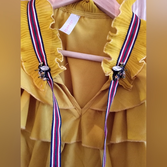 Lovesong Ruffled Blouse - Picture 3 of 5